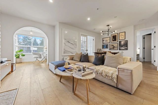 2680 W 4th Avenue, Vancouver