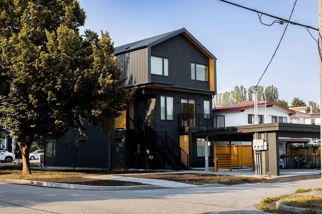 2995 Adanac Street 2, Vancouver