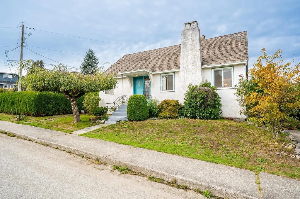319 Churchill Avenue, New Westminster