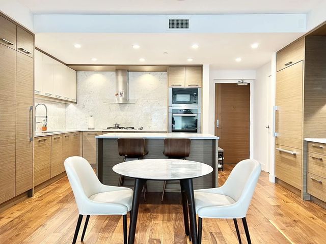 4360 Beresford Street 1003, Burnaby