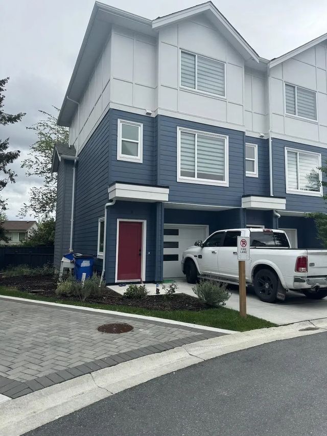 19330 Fairway Drive 8, Surrey