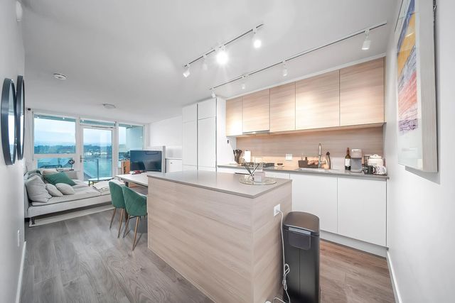 988 Quayside Drive 710, New Westminster