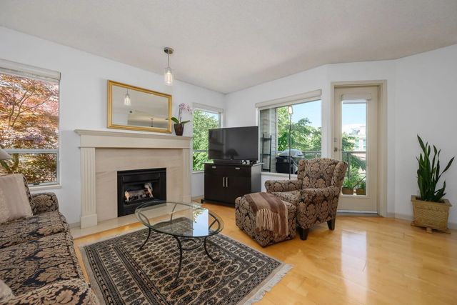 910 W 8th Avenue 212, Vancouver