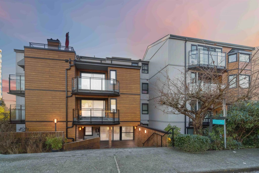 1340 Duchess Avenue 206, West Vancouver