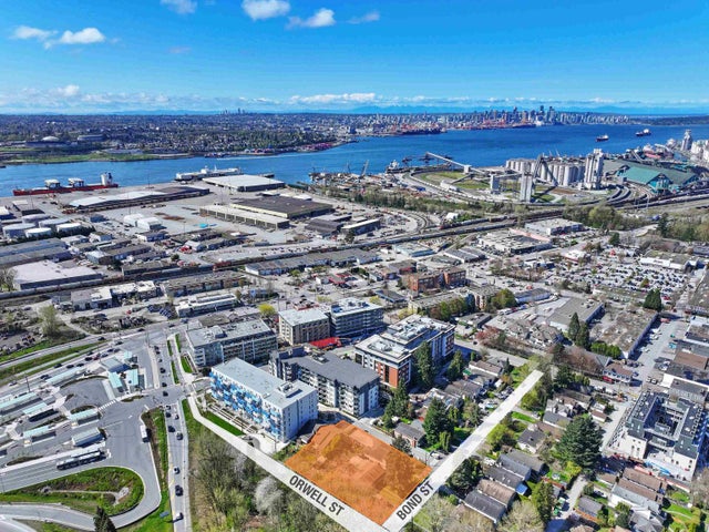 1583 Bond Street, North Vancouver