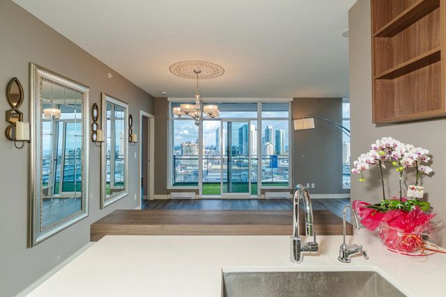 4688 Kingsway 1909, Burnaby