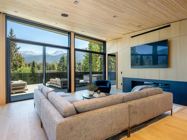 3452 Blueberry Drive, Whistler