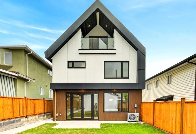 2741 E 7th Avenue 2, Vancouver