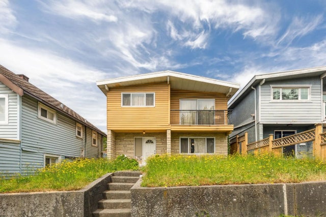 829 Se Marine Drive, Vancouver