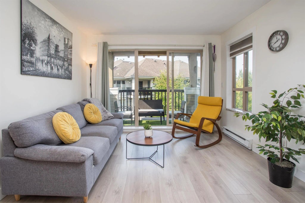 8915 202 Street 425, Langley