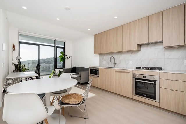 626 Claremont Street 1603, Coquitlam