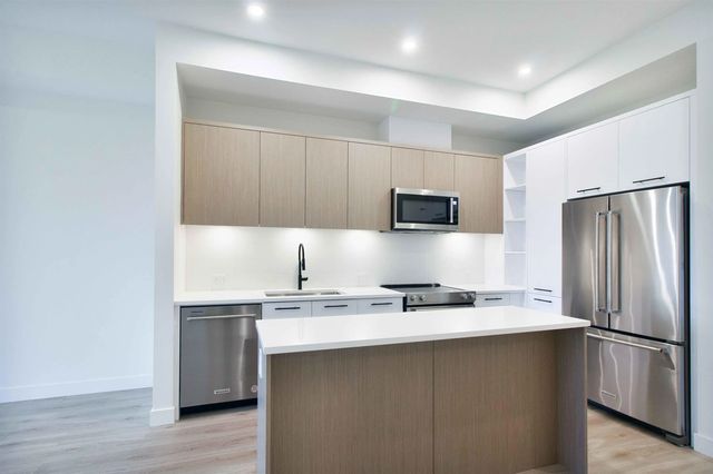 2620 152 Street 411, Surrey