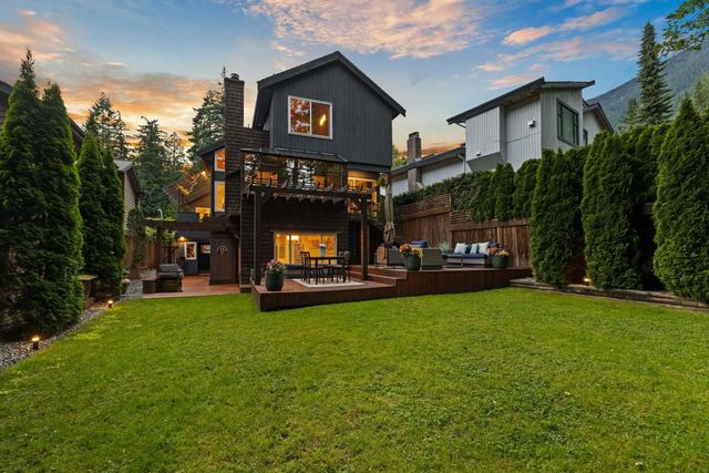 5522 Deerhorn Lane, North Vancouver