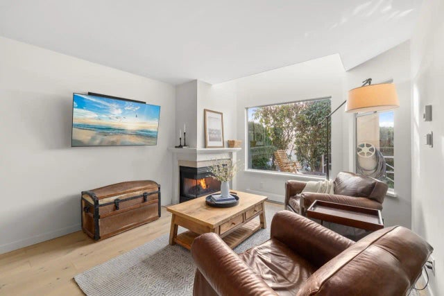 1225 Merklin Street 103, White Rock