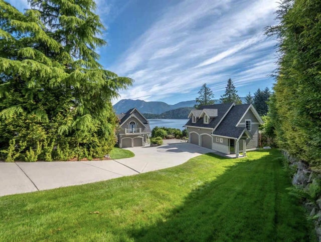 6560 N Gale Avenue, Sechelt