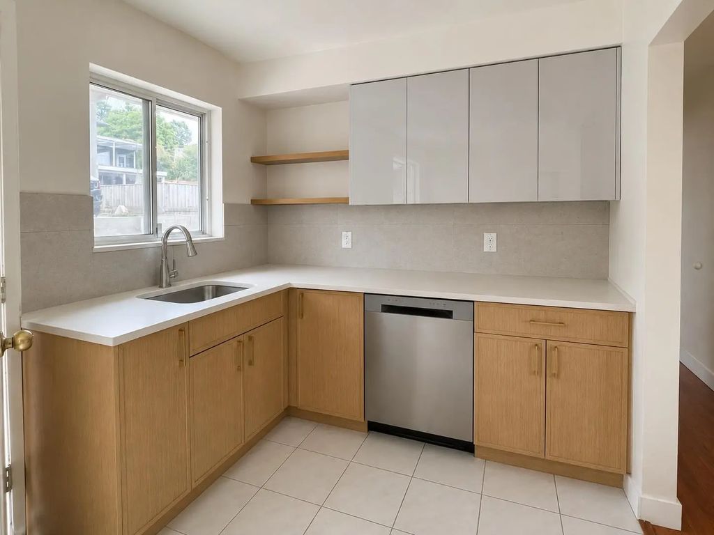 6717 Broadway Upper, Burnaby