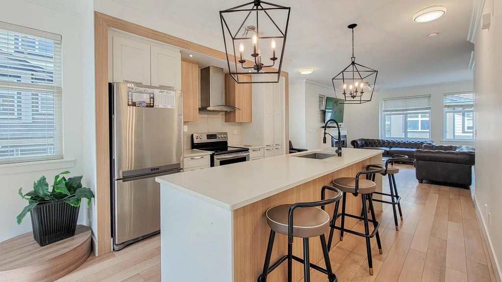 6350 142 Street 11, Surrey