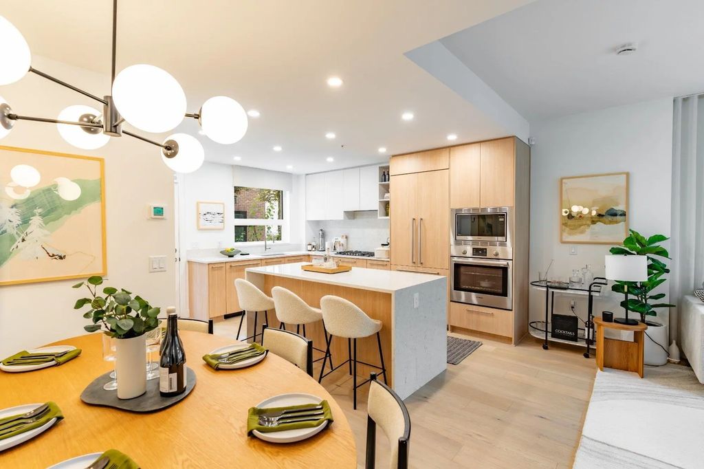 2050 Glenaire Drive 140, North Vancouver
