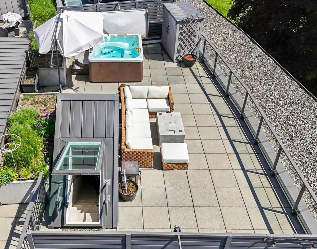 20 E Royal Avenue 404, New Westminster