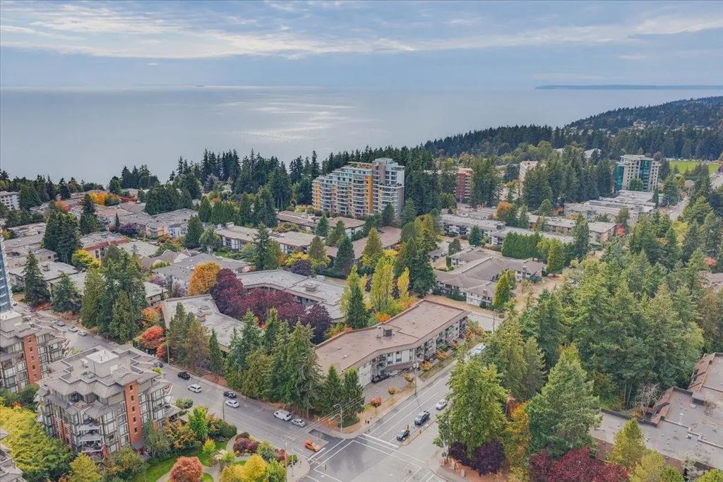 15020 North Bluff Road 107, White Rock