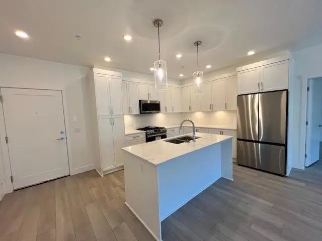 22638 Selkirk Avenue 203, Maple Ridge