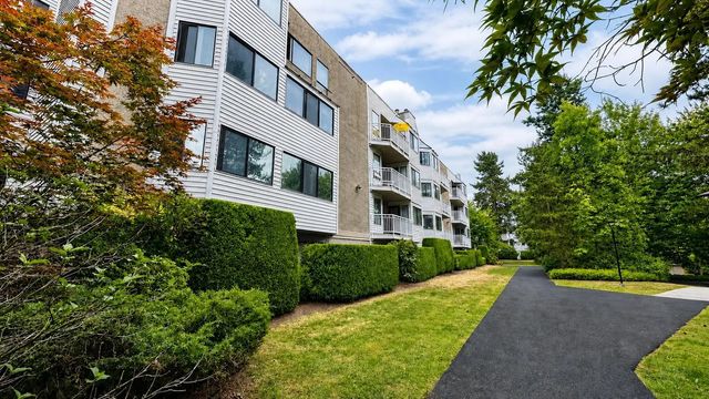 9584 Manchester Drive 314, Burnaby