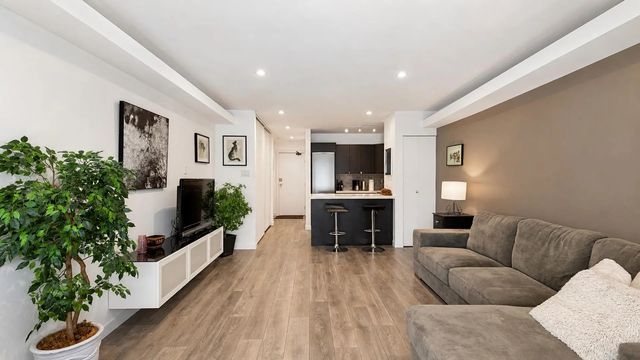 1545 E 2nd Avenue 214, Vancouver