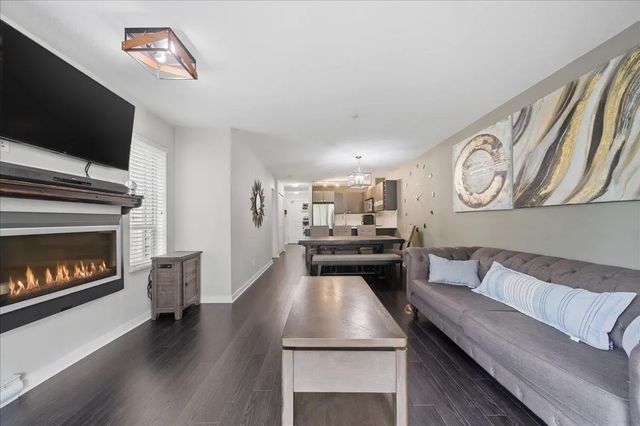 21009 56 Avenue 215, Langley