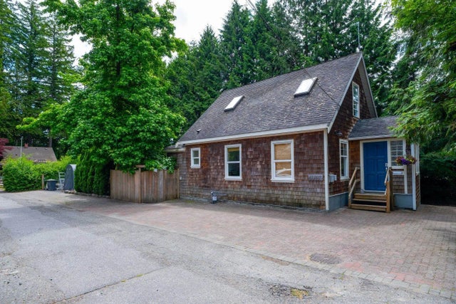 1075 Gladwin Drive, North Vancouver