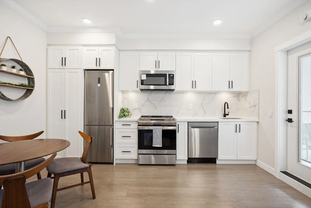 12109 223 Street 417, Maple Ridge