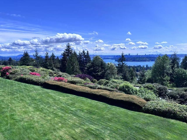 2202 Folkestone Way 49, West Vancouver