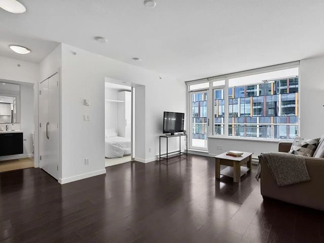 6333 Silver Avenue 703, Burnaby