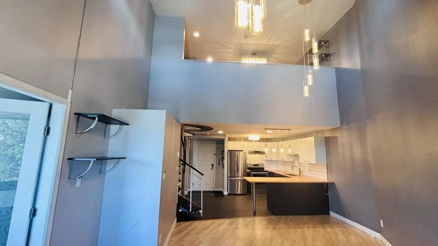 2099 Lougheed Highway A421, Port Coquitlam