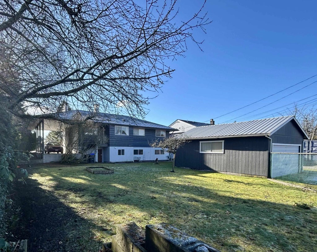 5690 Mermaid Street, Sechelt
