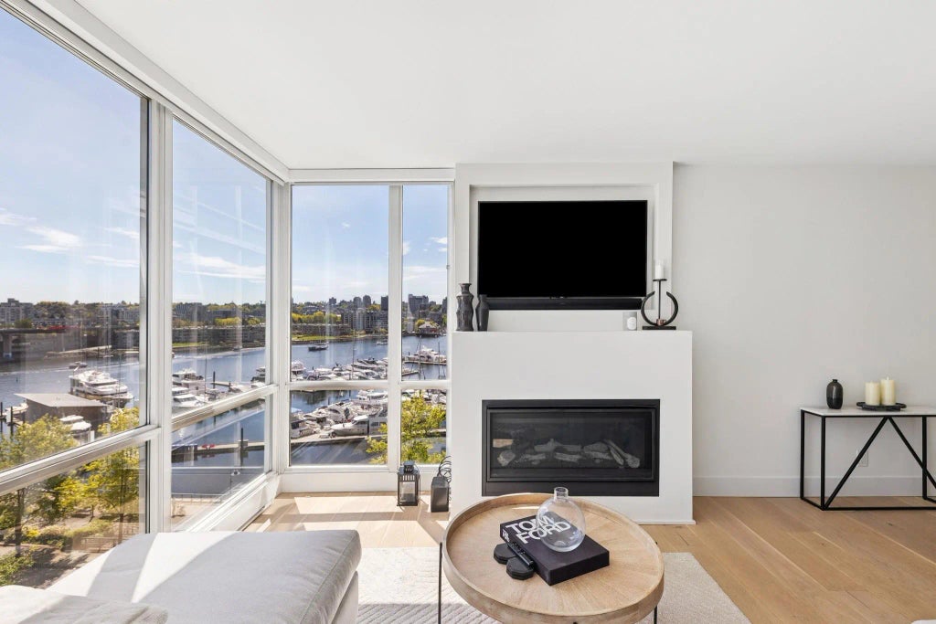 1077 Marinaside Crescent 801, Vancouver