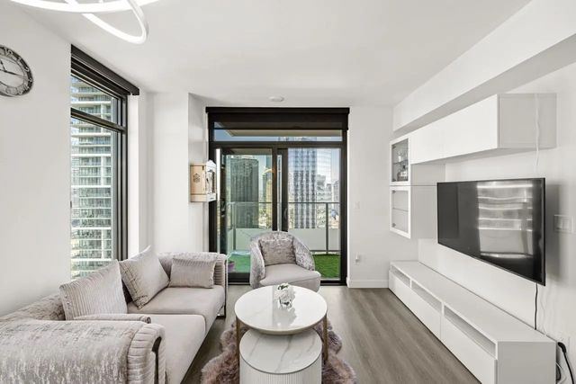 6608 Sussex Avenue 2404, Burnaby