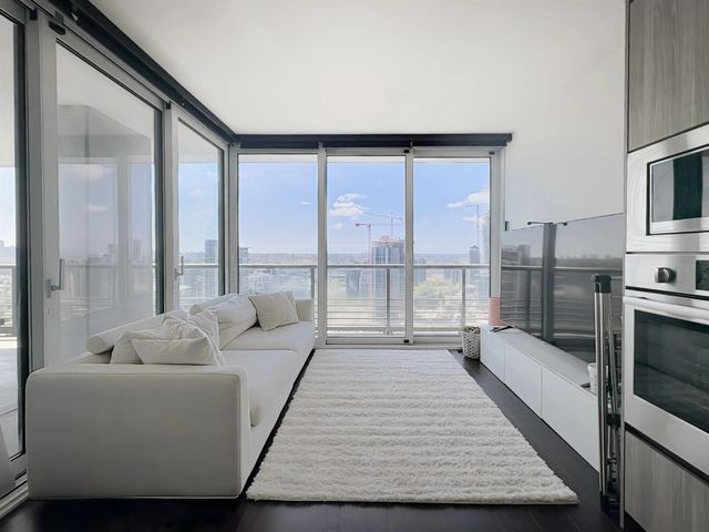 4720 Lougheed Highway 3211, Burnaby
