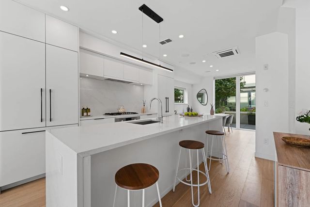 649 E 3rd Street 125, North Vancouver