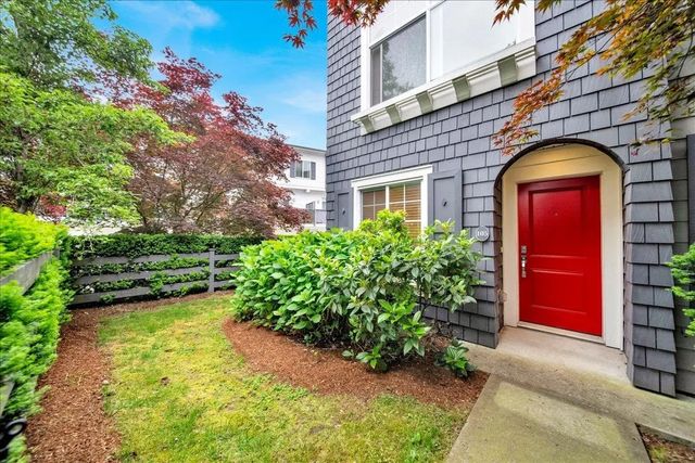 15340 Guildford Drive 105, Surrey