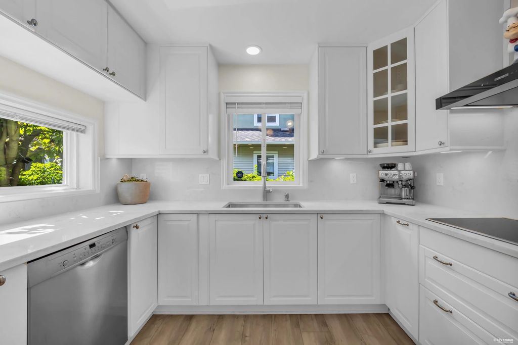 1233 W 16th Street 5, North Vancouver
