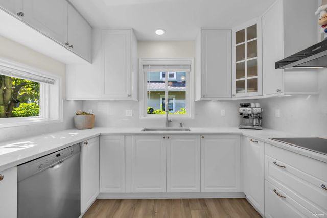 1233 W 16th Street 5, North Vancouver