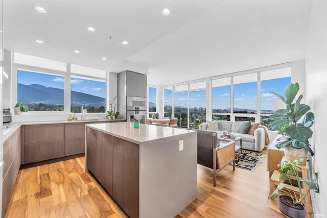 1632 Lions Gate Lane 2001, North Vancouver