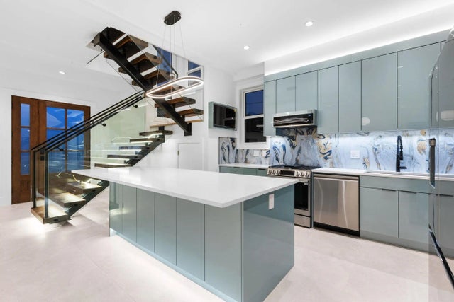 1204 Hammond Avenue 102, Coquitlam