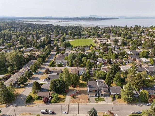 15916 Russell Avenue, White Rock