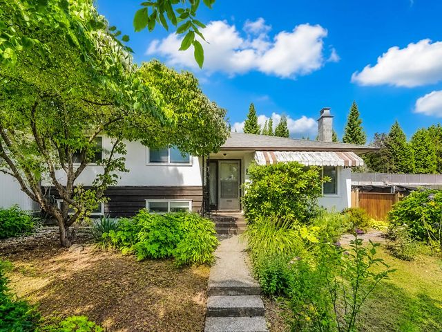8259 10th Avenue, Burnaby