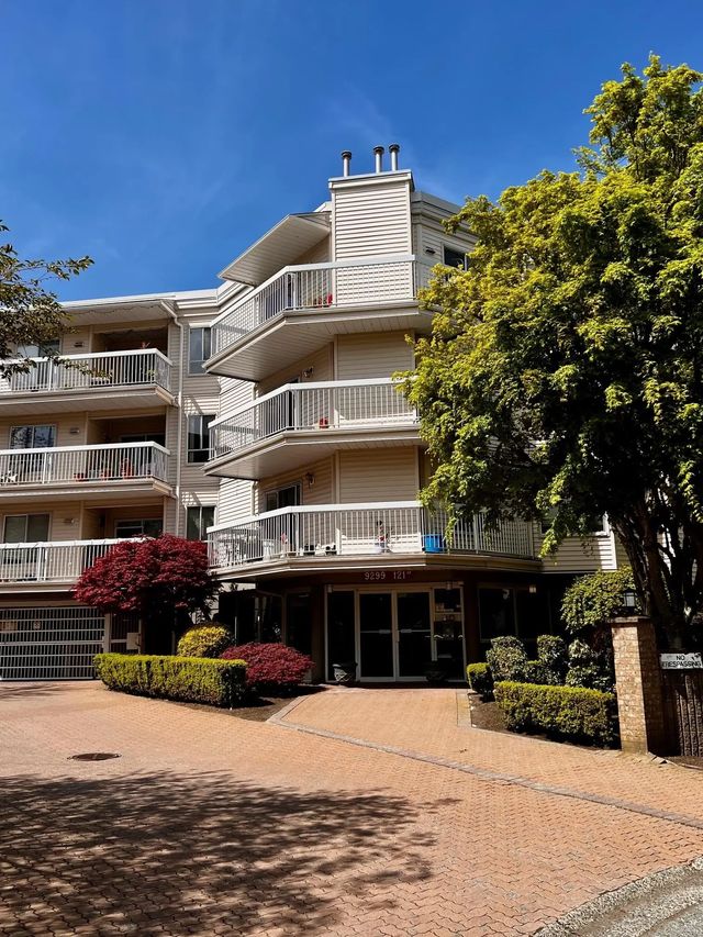 9299 121 Street 313, Surrey
