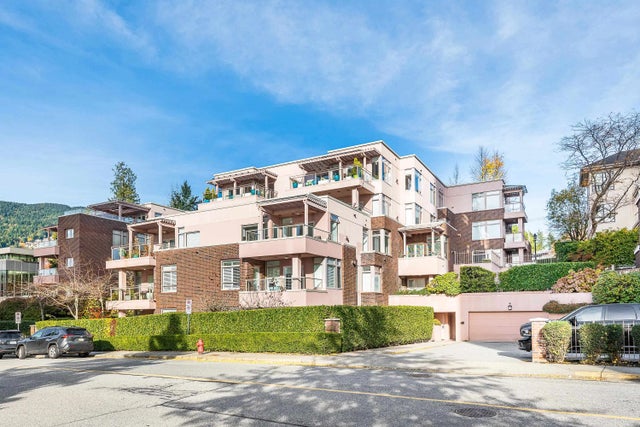 2271 Bellevue Avenue 302, West Vancouver
