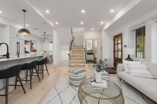 375 E 33rd Avenue 1, Vancouver