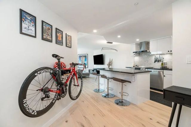 1050 Burrard Street 710, Vancouver