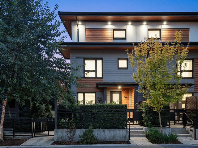 528 E 2nd Street 42, North Vancouver